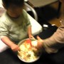 ママ、ハサミ、サラダ