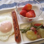 温サラダ+目玉焼き+ウィンナー 温サラダ+目玉焼き+ウィンナー
