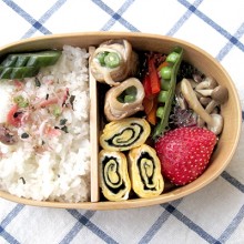 曲げわっぱに詰めたお弁当